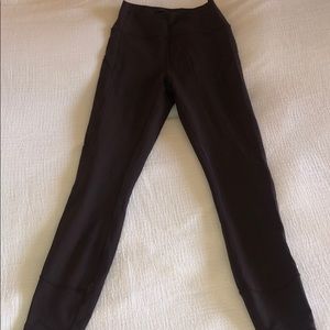 Lululemon In-Movement 7/8 leggings - Size 4